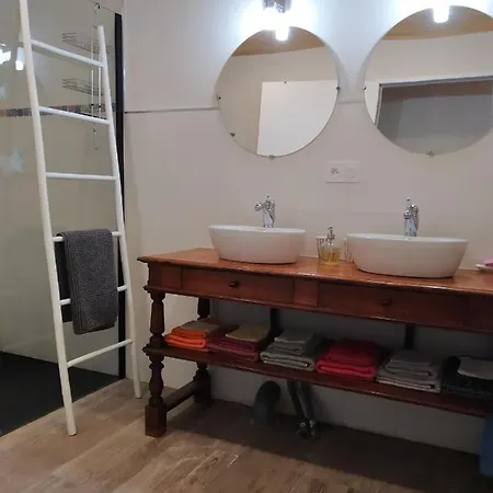 Les Troglogites Holiday home