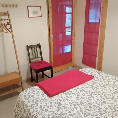 Holiday home Les Troglogites Brasparts